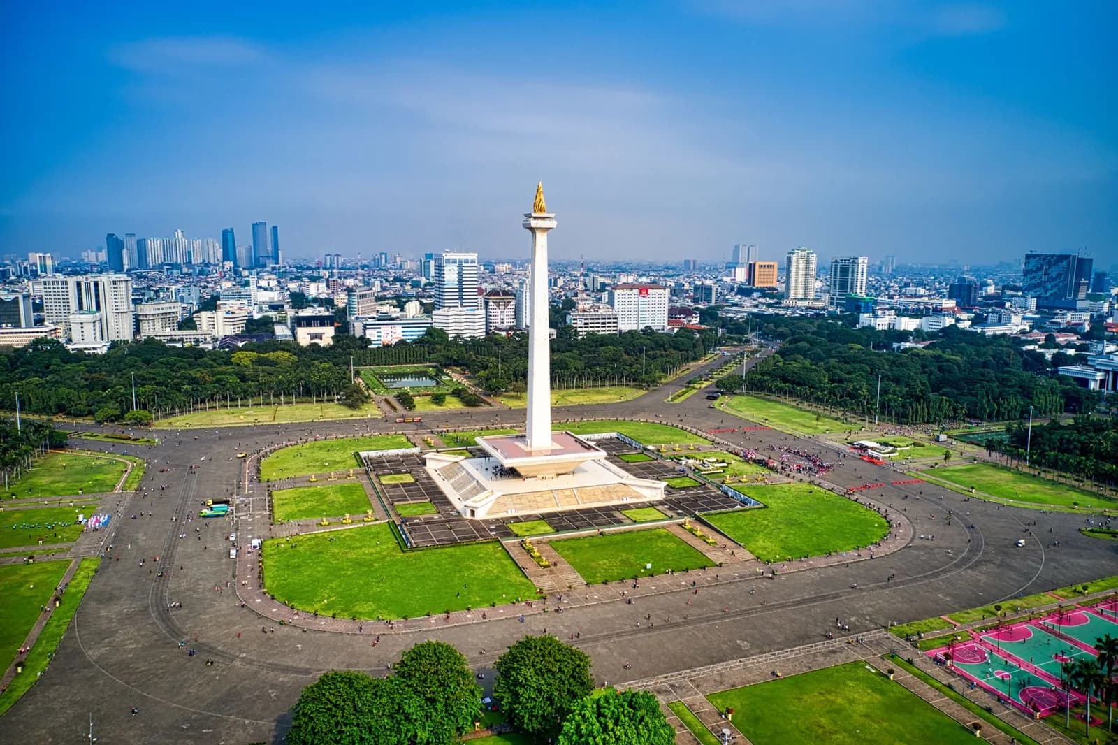 Le Monument national Monas et la place Merdeka vus du ciel à Jakarta