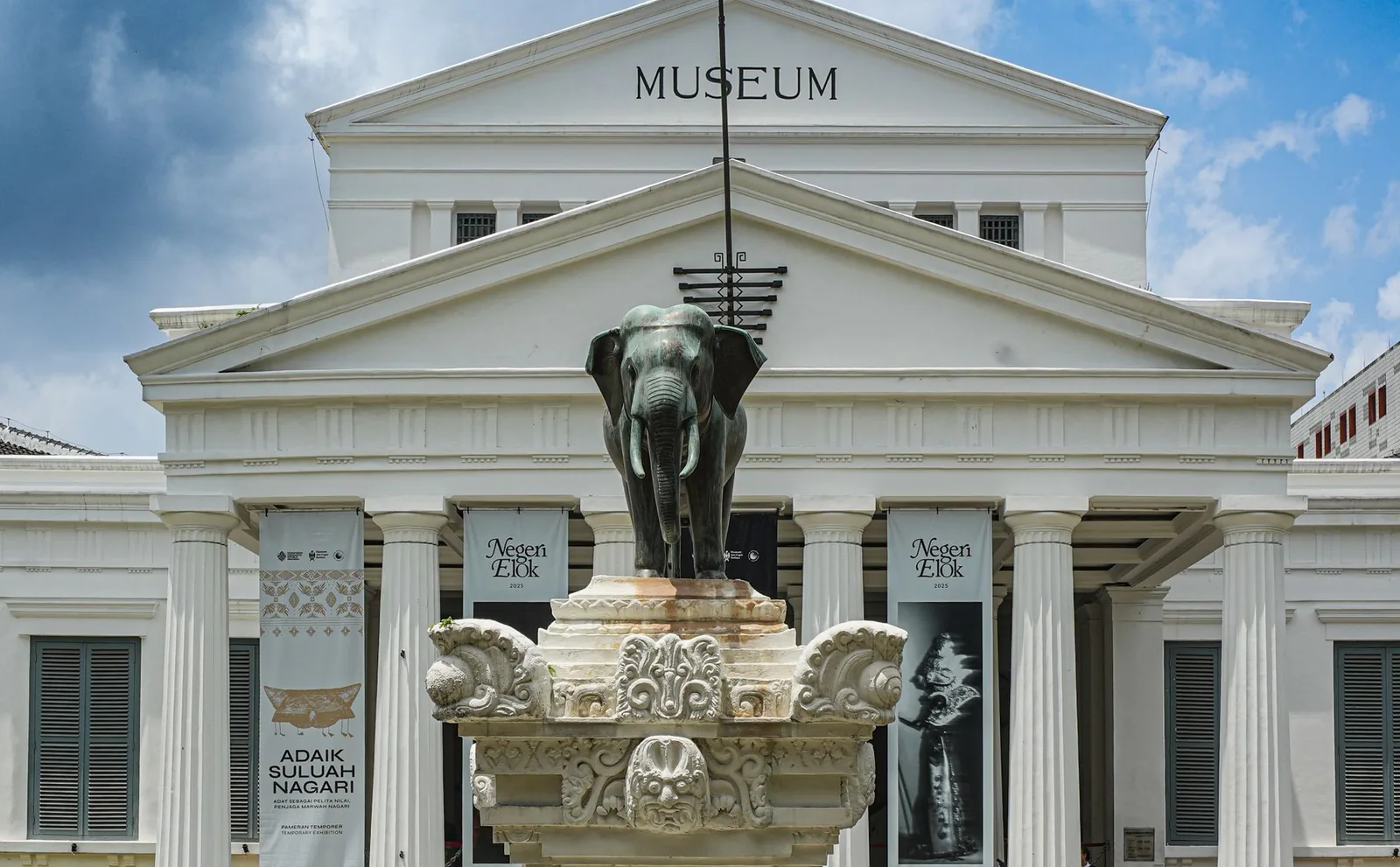 Façade néoclassique du Museum Nasional d'Indonésie à Jakarta