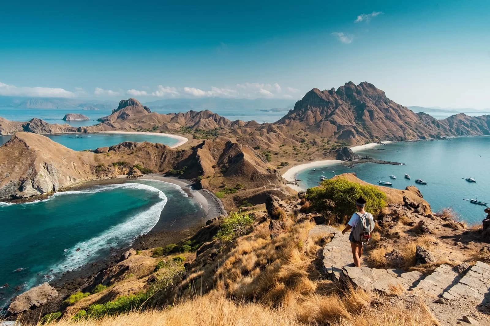 La crête de l'île de Padar et ses trois baies, parc national de Komodo, Indonésie