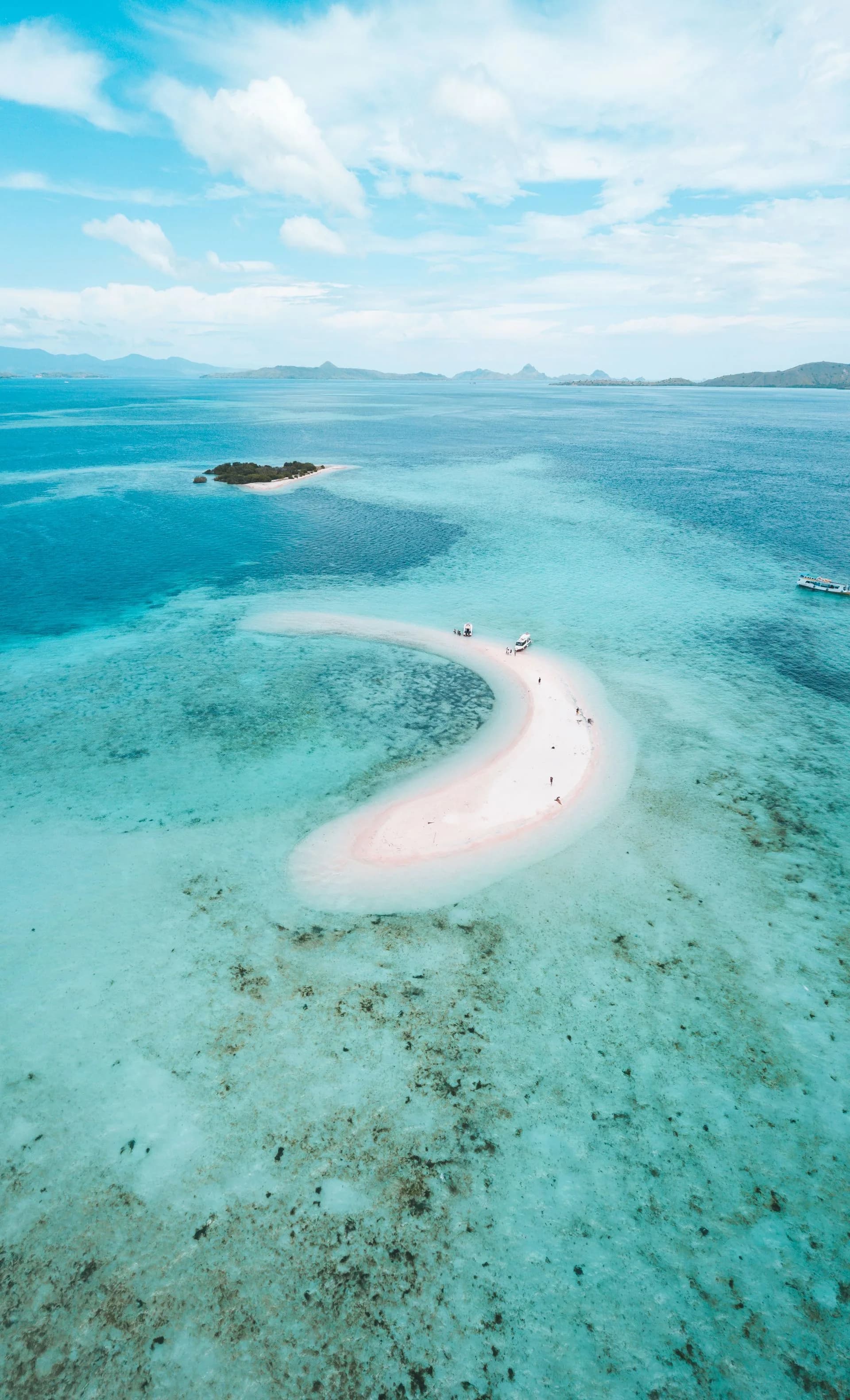 Pink Beach et son sable rosé, île de Komodo