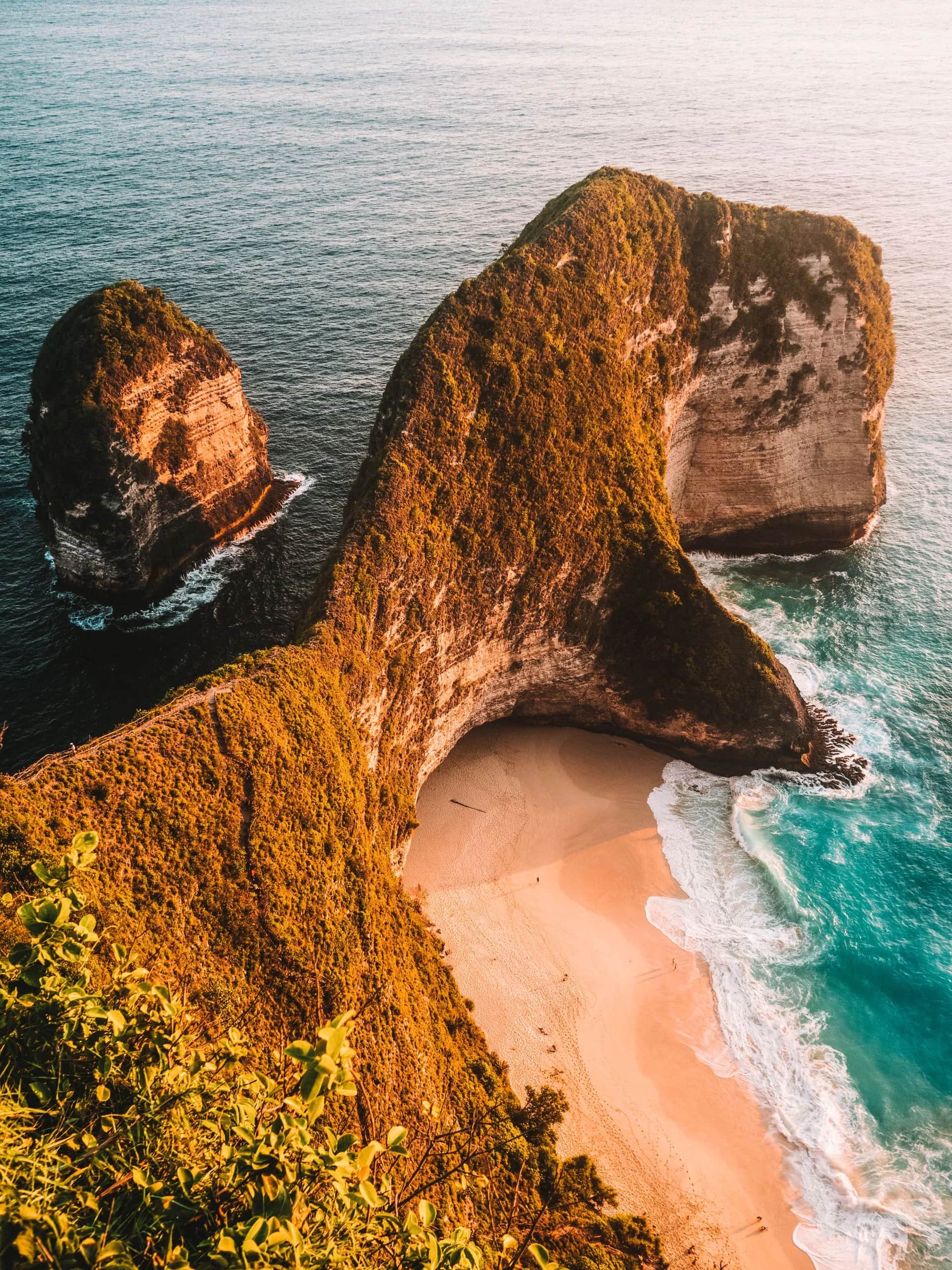 Falaises et eaux turquoise de la côte ouest de Nusa Penida