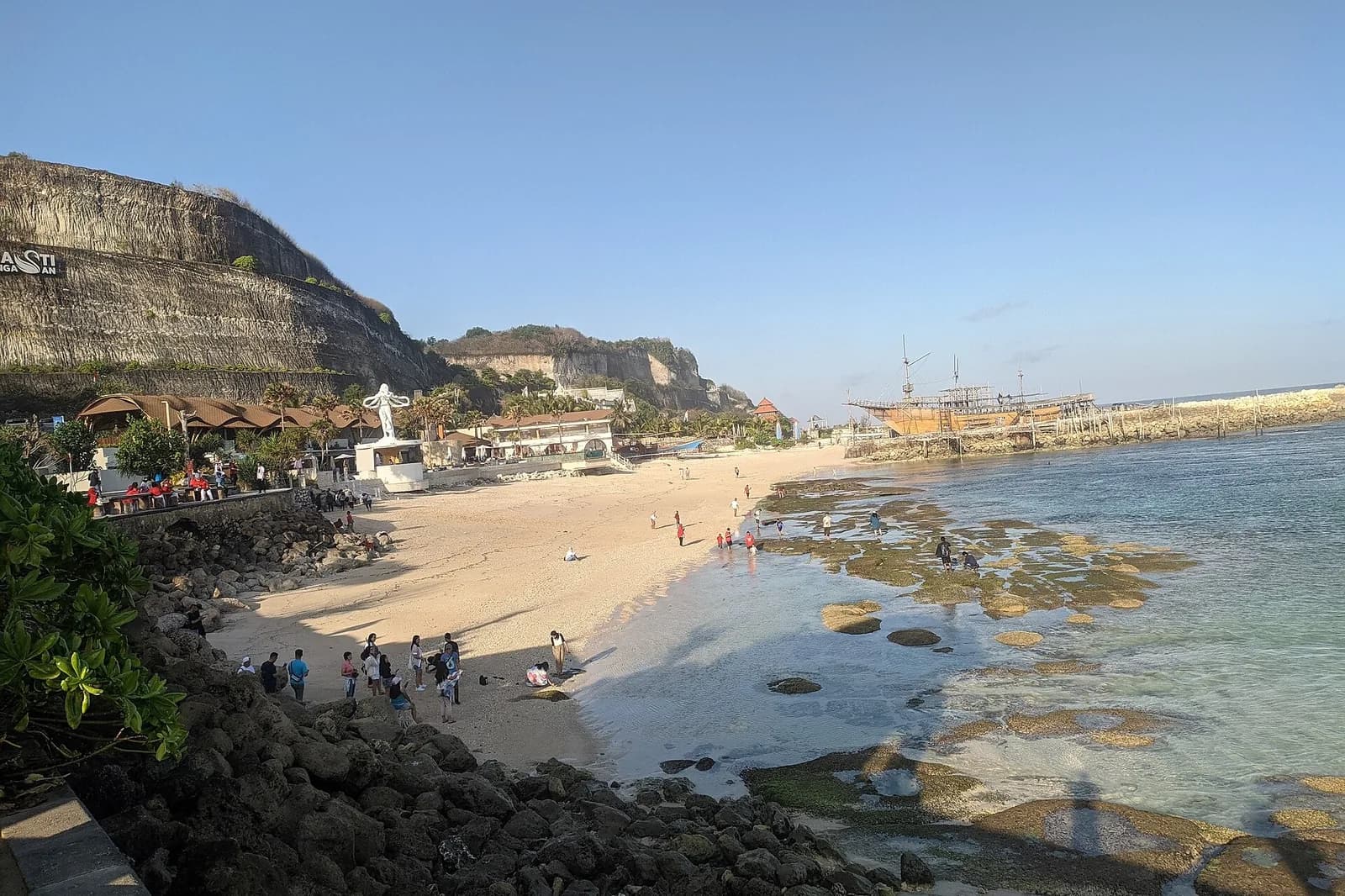 Plage de Melasti et falaise calcaire blanche, Ungasan, Bali
