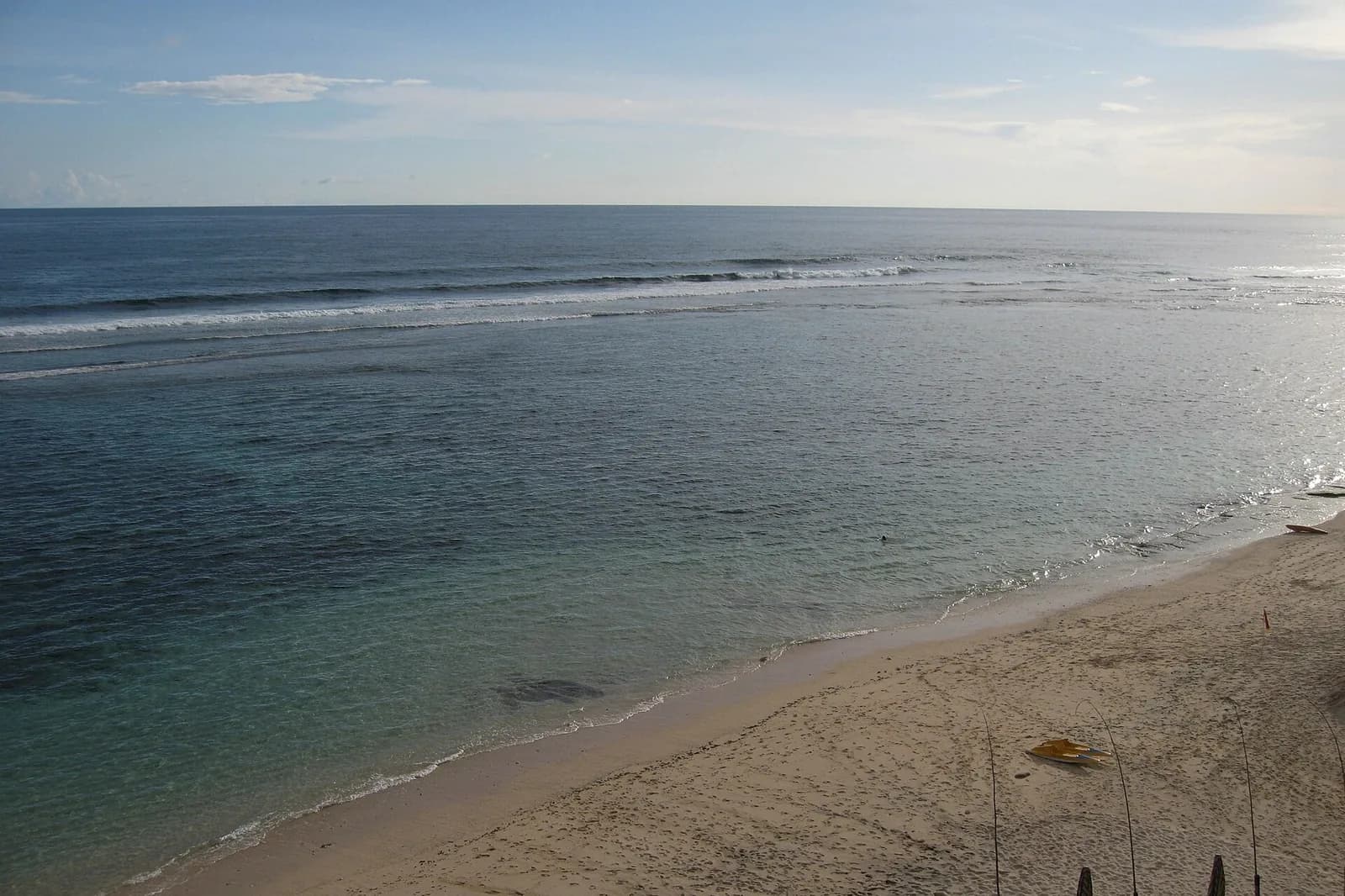 Eau turquoise et sable de Nyang Nyang Beach, Pecatu, Bali