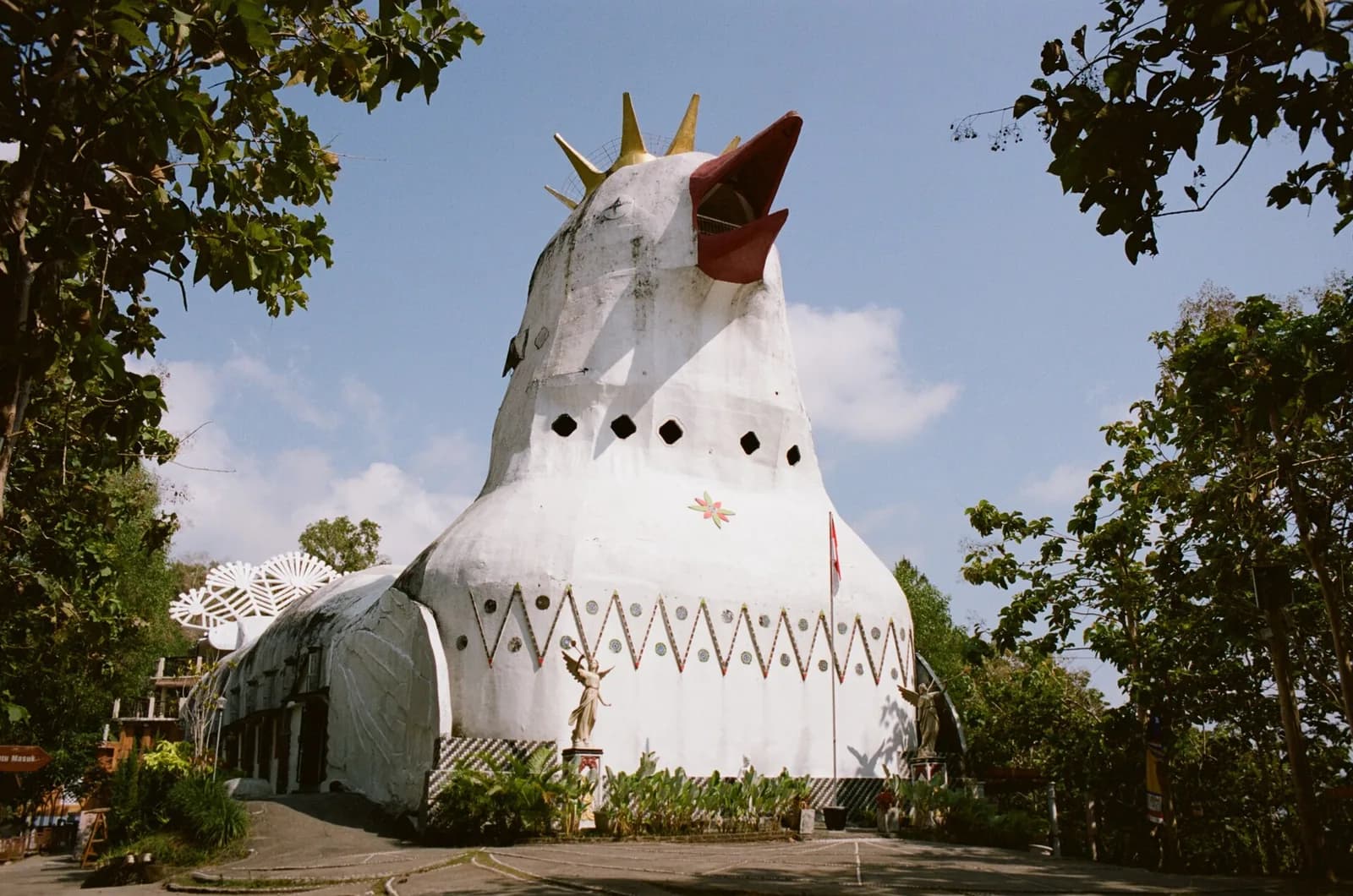 L'église en forme de poulet de Bukit Rhema (Gereja Ayam), près de Borobudur